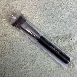 Younique Sculpting Makeup Brush